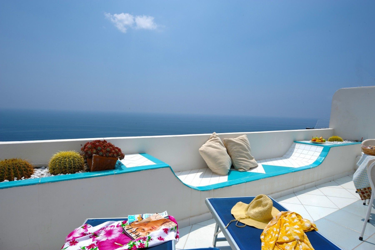 Terrace/patio 3, Beth Apartment, Salerno