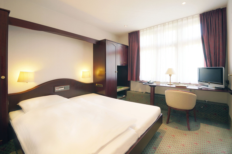 Bedroom 2, Hotel Imperial, Köln
