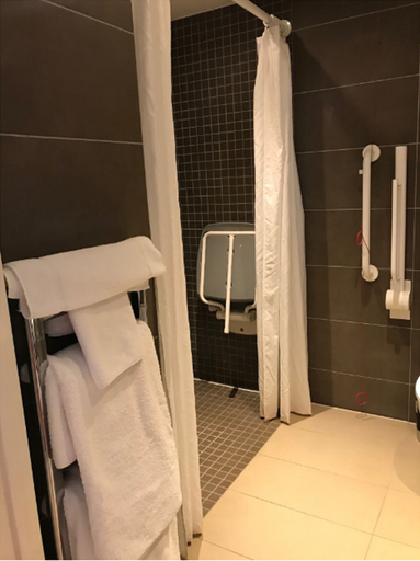Bathroom 5, Lensfield Hotel, Cambridgeshire