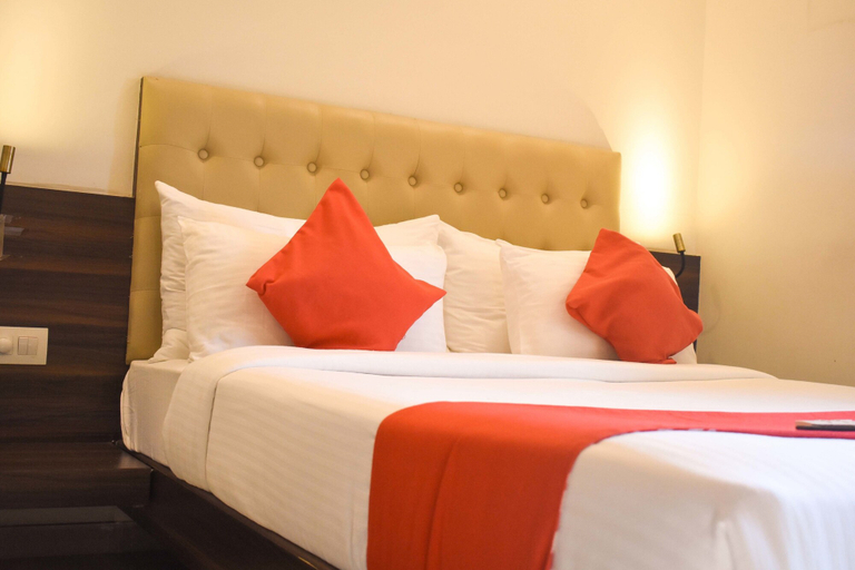 Bedroom 3, Hotel Mumbai International, Mumbai Suburban