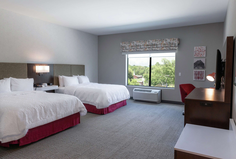 Bedroom 2, Hampton Inn Black Mountain, Buncombe
