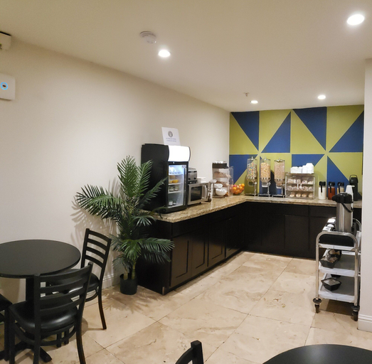 Food & Drinks 5, SureStay Hotel by Best Western Vallejo Napa Valley, Solano