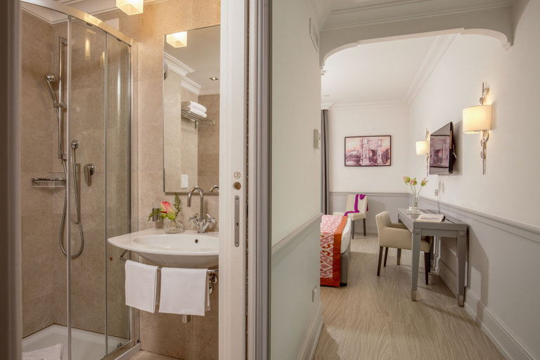 Bathroom 4, Hotel della Conciliazione, Roma