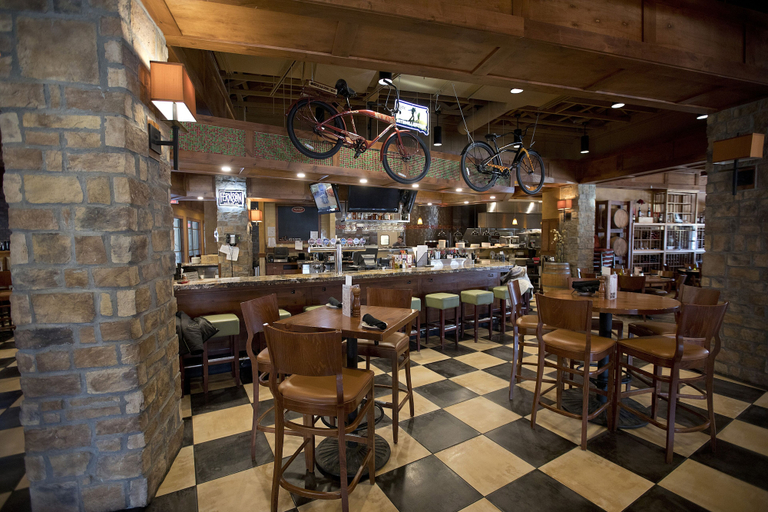 Food & Drinks 5, Clubhouse Hotel & Suites Pierre, Hughes