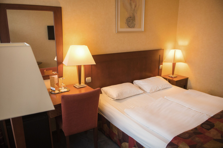 Bedroom 4, Hotel Azúr, Siófok