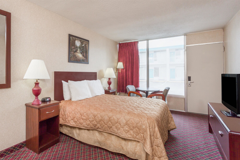 Bedroom 3, Ramada Limited Norfolk, Norfolk