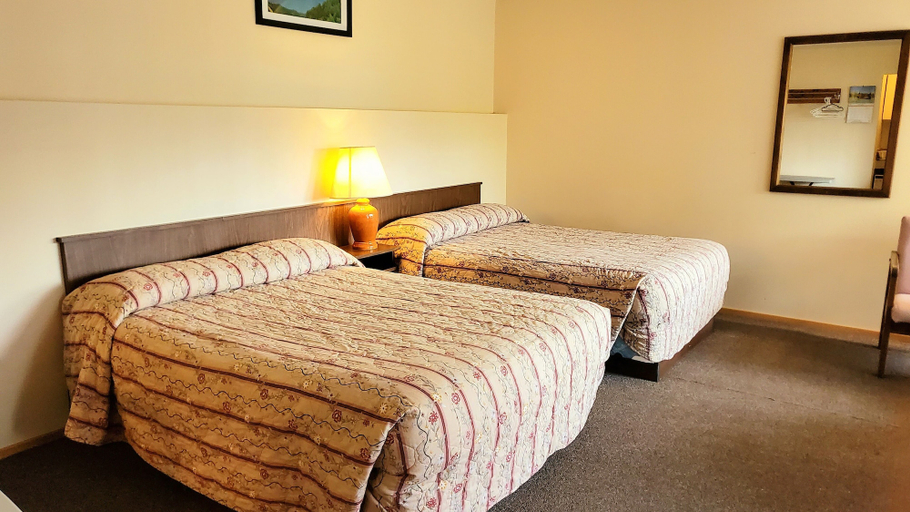 Bedroom 3, Sea Raven Motel, Skeena-Queen Charlotte