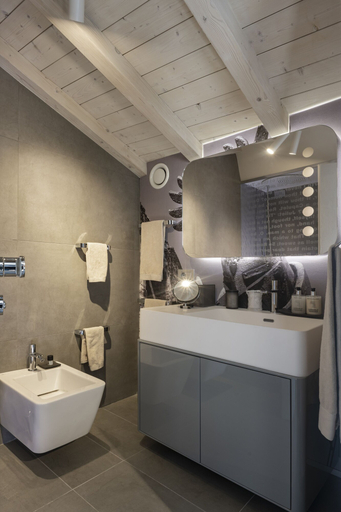 Bathroom 4, Lords of Verona Luxury apartments, Verona