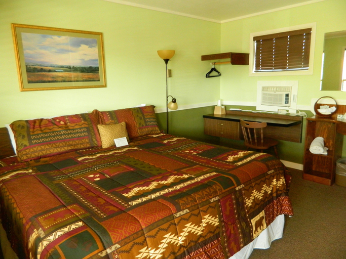 Bedroom 3, Country Motor Inn, Park