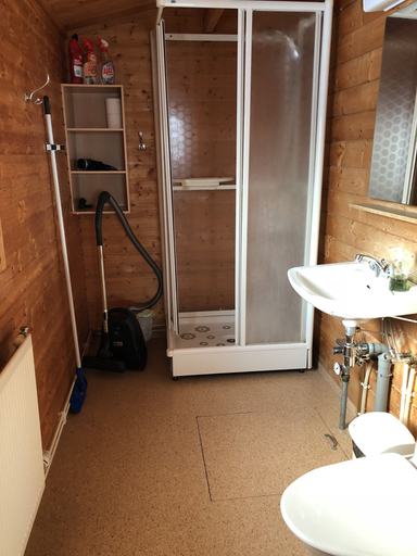 Bathroom 4, Ytri Vík, Dalvíkurbyggð
