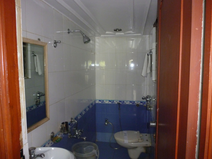 Bathroom, Hotel RutuGandh Heritage, Pune