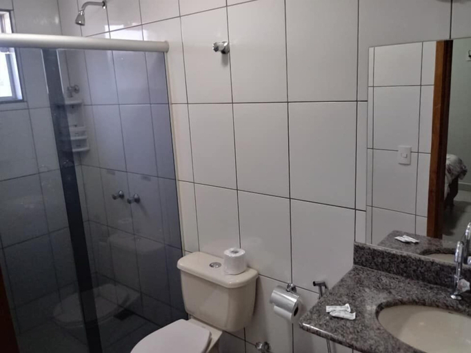 Bathroom, Hotel Guima, Santa Vitória