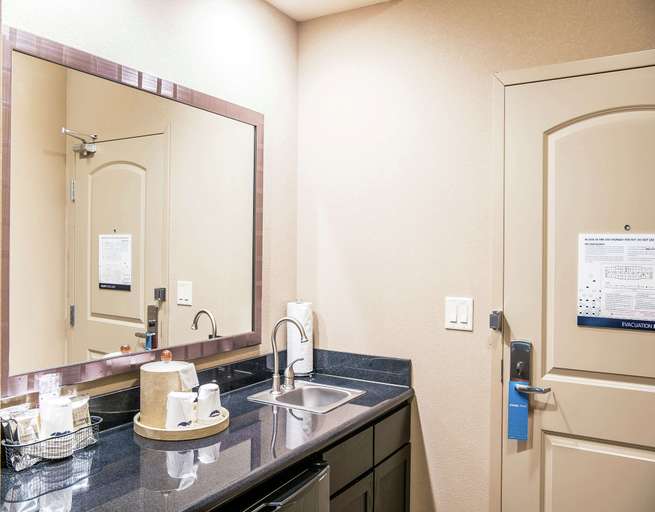 Bathroom 4, Hampton Inn & Suites Bay City, TX, Matagorda