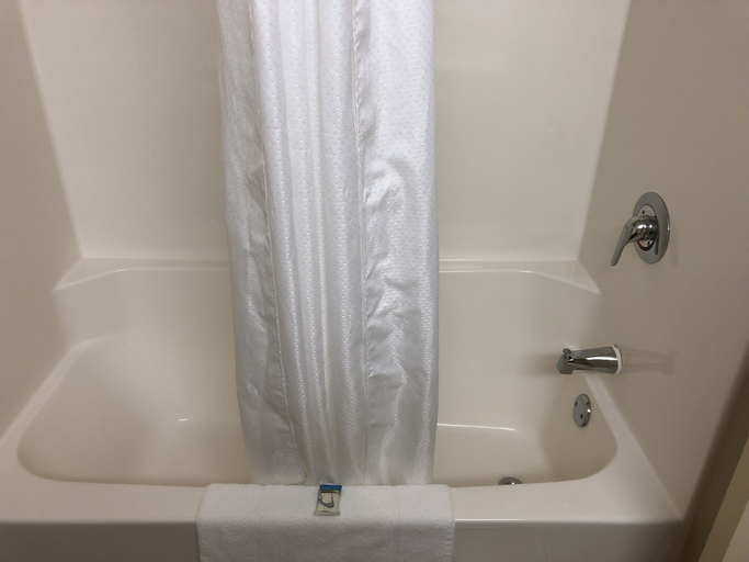 Bathroom 5, AmericInn by Wyndham Iron Mountain, Dickinson
