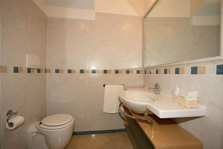 Bathroom 4, Al Mercato B&B, Siena