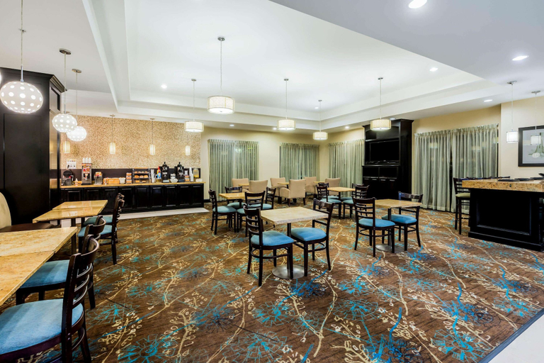 Food & Drinks 5, La Quinta Inn & Suites by Wyndham Marshall, Harrison