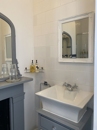 Bathroom 4, Castle Hotel, Kent