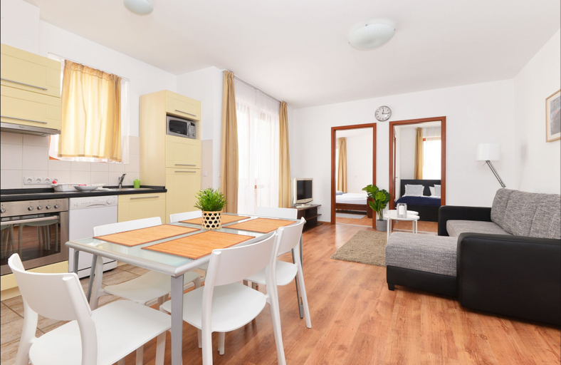 Others 5, Lord Residence, Budapesti