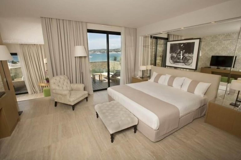 Bedroom 4, Hostellerie La Farandole, Var