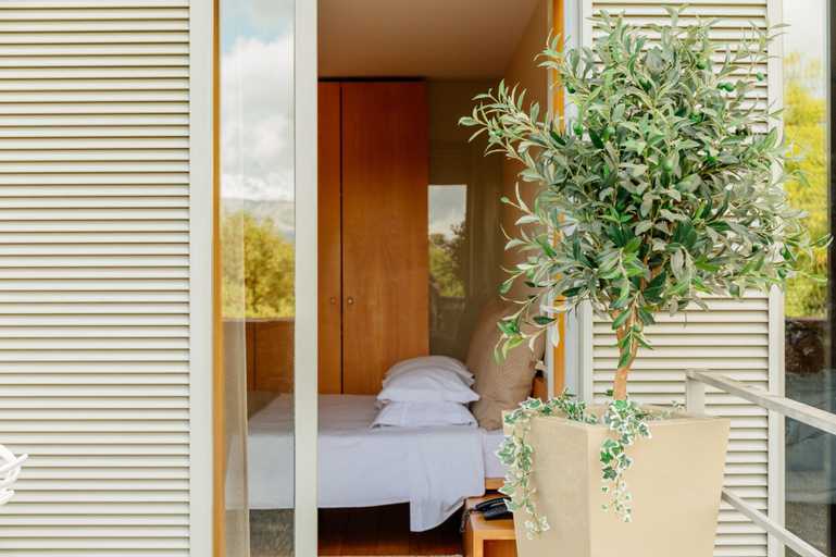 Exterior & Views 29