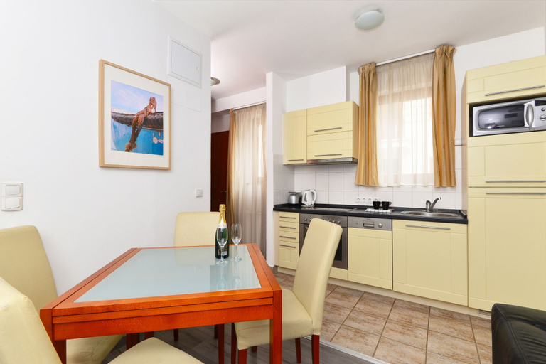 Others 5, Lord Residence, Budapesti
