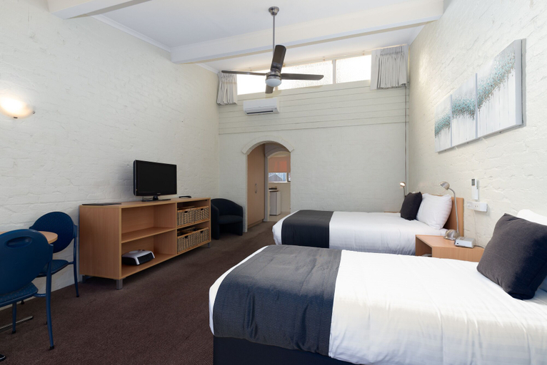 Bedroom 3, Barclay Motor Inn, Devonport
