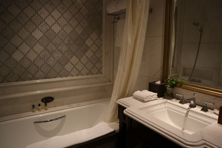 Bathroom 5, Shanghai Donghu Hotel, Shanghai