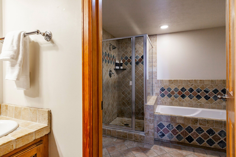Bathroom 3, The Caledonian by All Seasons Resort Lodging, Summit