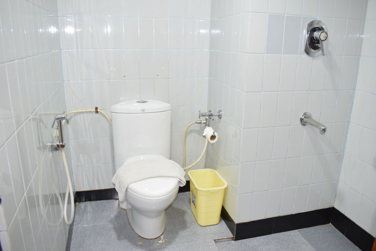 Bathroom 4, Abad Fort, Ernakulam
