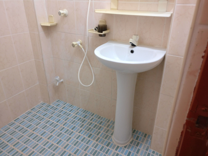 Bathroom 4, Baivaru Guesthouse Services, Gaafu Alifu Atoll