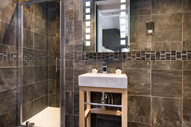 Bathroom 4, Traveller's Rest Inn, Cumbria