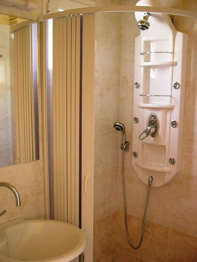 Bathroom 4, Segas , Peloponnese
