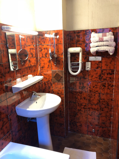 Bathroom 4, Hôtel Le Perce Neige, Savoie