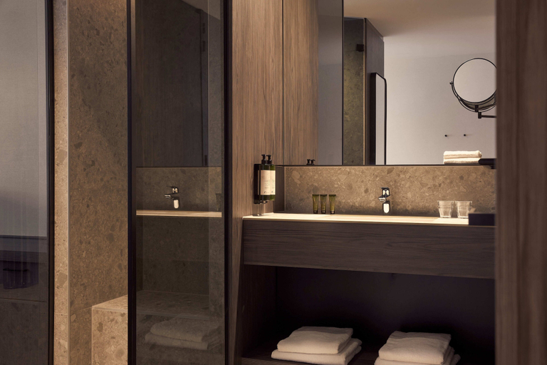 Bathroom 5, Van Der Valk Hotel Beveren, Oost-Vlaanderen