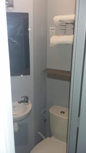 Bathroom 5, Hotel du Triangle, Moselle