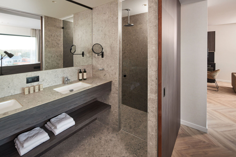 Bathroom 5, Van Der Valk Hotel Beveren, Oost-Vlaanderen