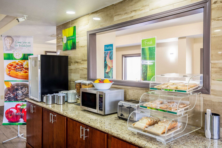 Food & Drinks 5, Quality Inn Mobile West Tillmans Corner, Mobile