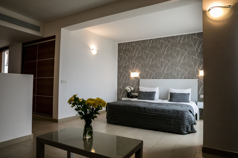 Bedroom 3, Theo Sunset Bay Hotel