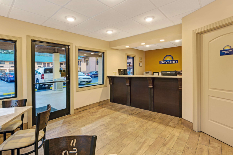 Public Area 2, Days Inn by Wyndham Cherokee Near Casino, Jackson