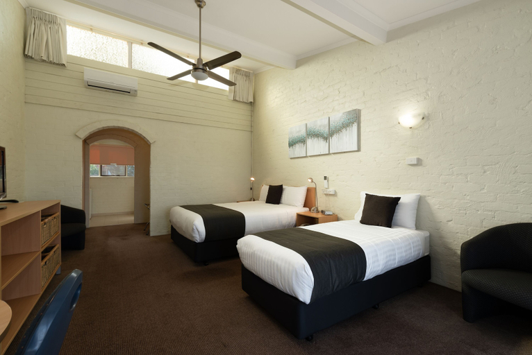 Bedroom 2, Barclay Motor Inn, Devonport
