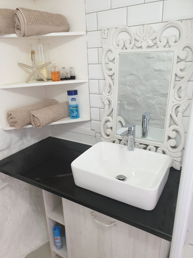 Bathroom 4, 59LongSantos, Eden
