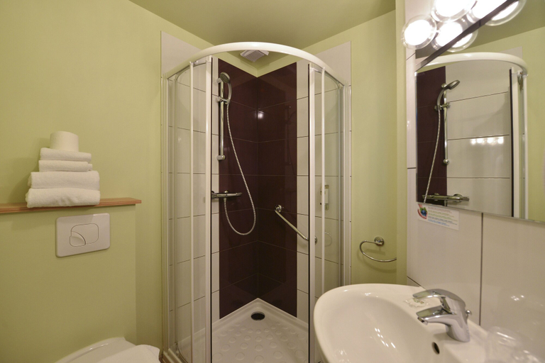 Bathroom 5, Accostage Hotel, Charente-Maritime