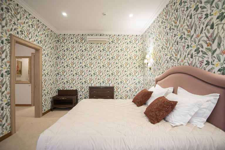 Bedroom 3, Swiss Hotel, L'vivs'ka