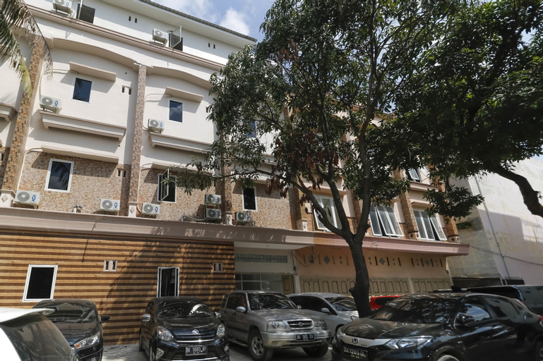 Exterior & Views 21