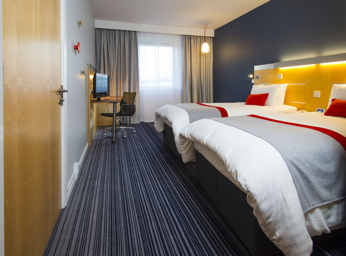 Bedroom 5, Holiday Inn Express LONDON - EPSOM DOWNS by IHG, Surrey