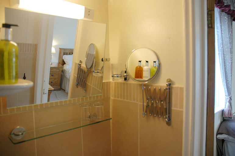 Bathroom 3, Newcourt Barton, Devon