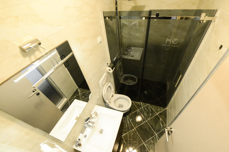 Bathroom 2, Hotel Cara 28