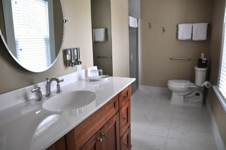 Bathroom 3, Greenway House Bed & Breakfast, Green Lake