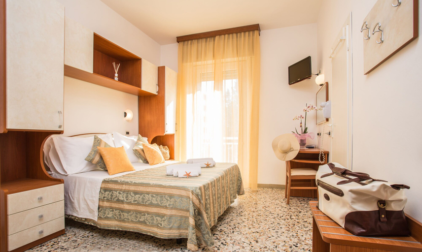 Bedroom 4, Hotel Oregon, Rimini