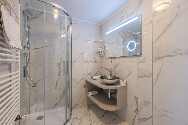 Bathroom 4, Hotel Golden Lake Resort, Balatonfüred